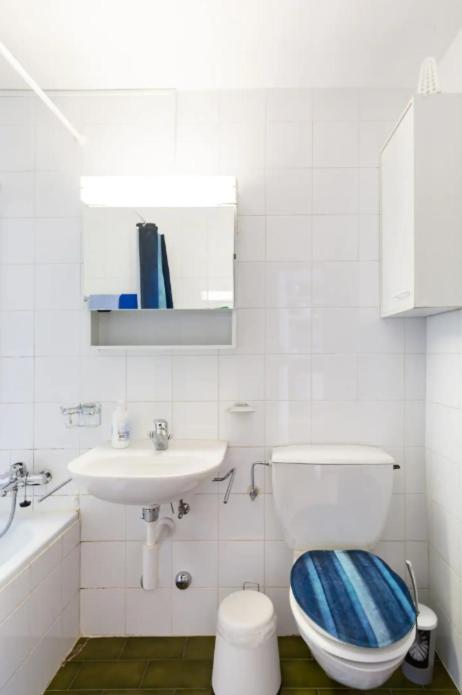 Simple Flat In Fee *
